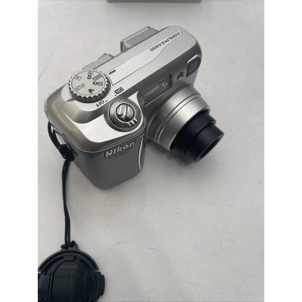 Nikon COOLPIX 4300 4.0MP Digital Camera 3X Zoom+Batterry+Charger+Mem Card+Case